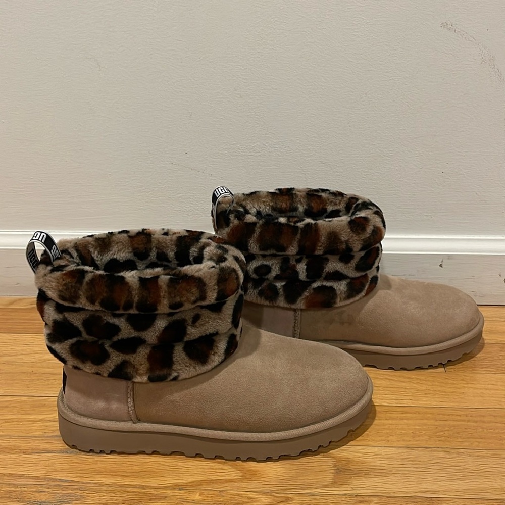 UGG Boots Mini Quilted Leopard size 8